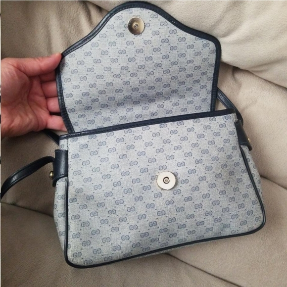 Authentic Vintage Gucci Crossbody Bag - Picture 8 of 10